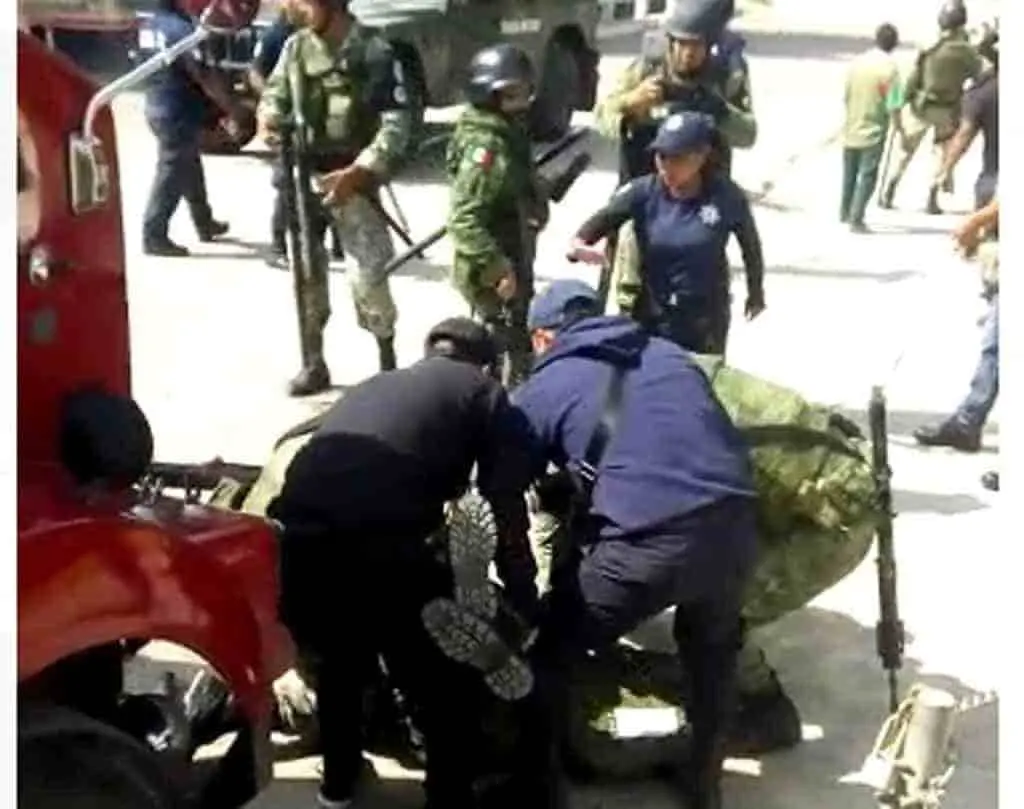 Un elemento de la Guardia Nacional recibió impactos de bala durante una agresión a militares cuando habitantes de Bochil realizaban un bloqueo carretero. CP