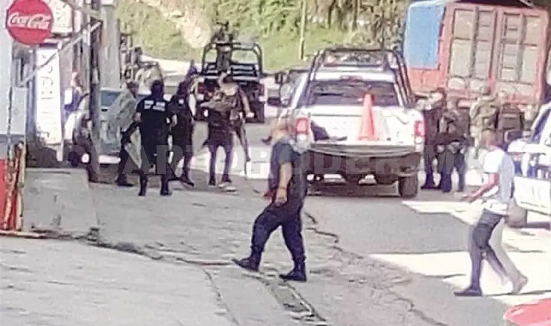 Inconformes se enfrentan con Guardia Nacional
