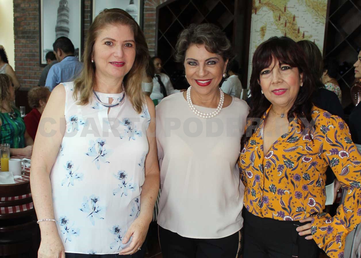 Lisye festejó entre amigas