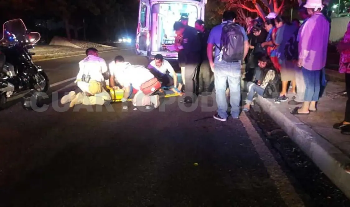 Hermanas son arrolladas frente a la clínica IMSS 23