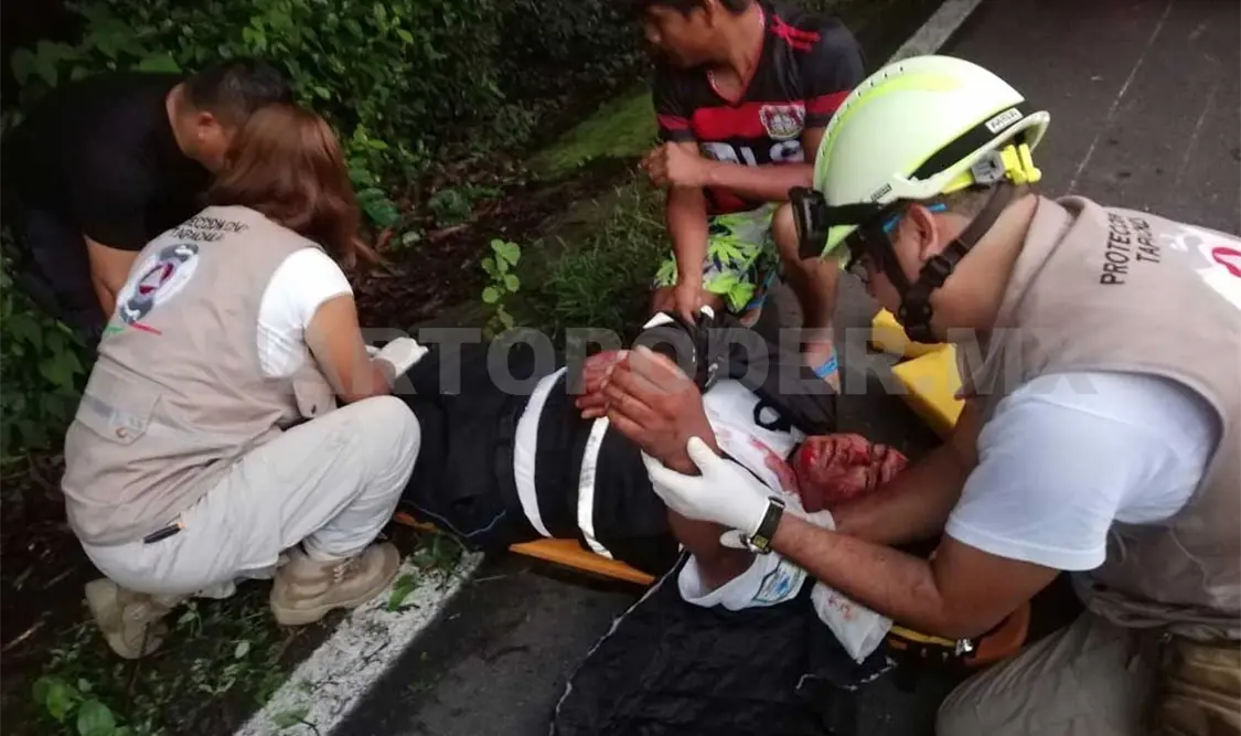 Atropella a perro y termina en hospital