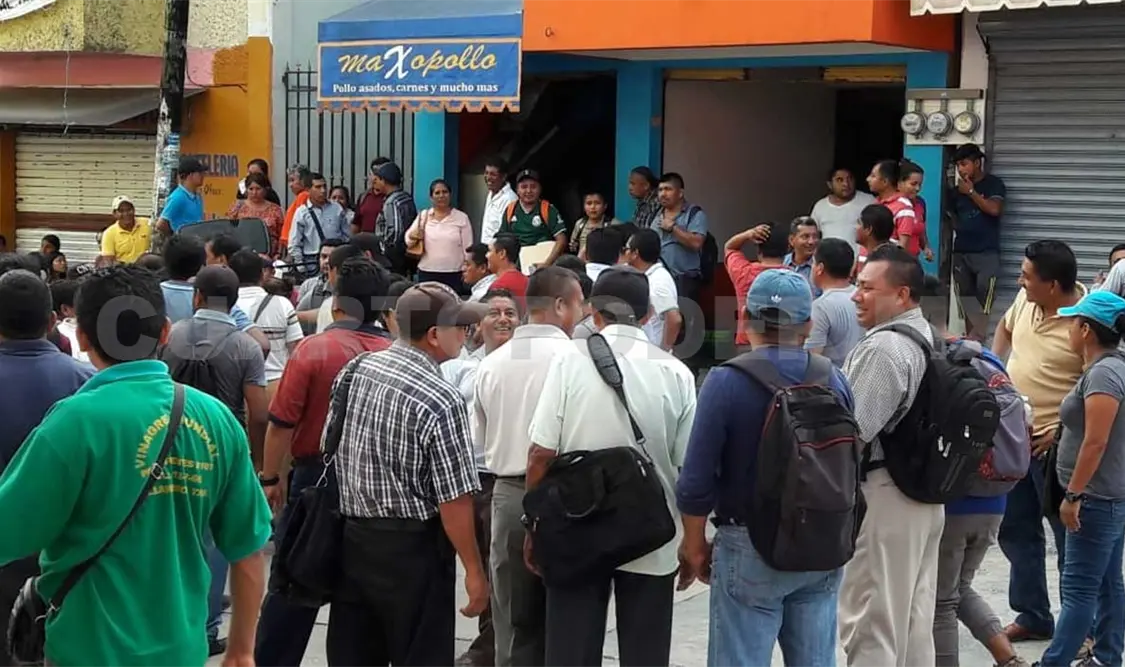 Maestros de la región Maya se manifiestan