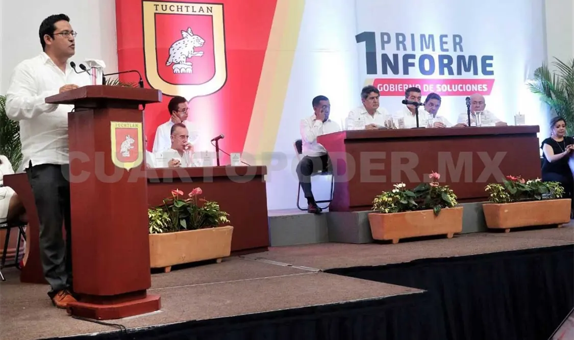 El titular de la SOPM, Jorge Humberto Gómez Reyes, durante el primer informe de gobierno del edil municipal Carlos Morales Vázquez. CP