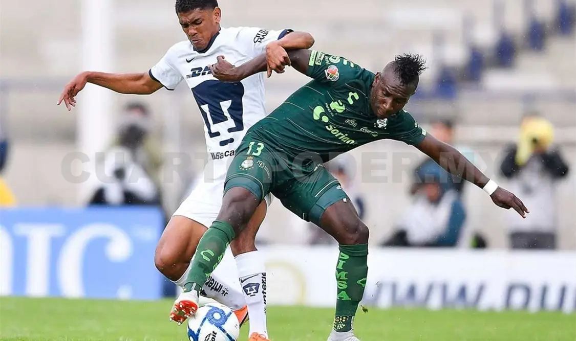 Pumas derrota al líder Santos en el Olímpico