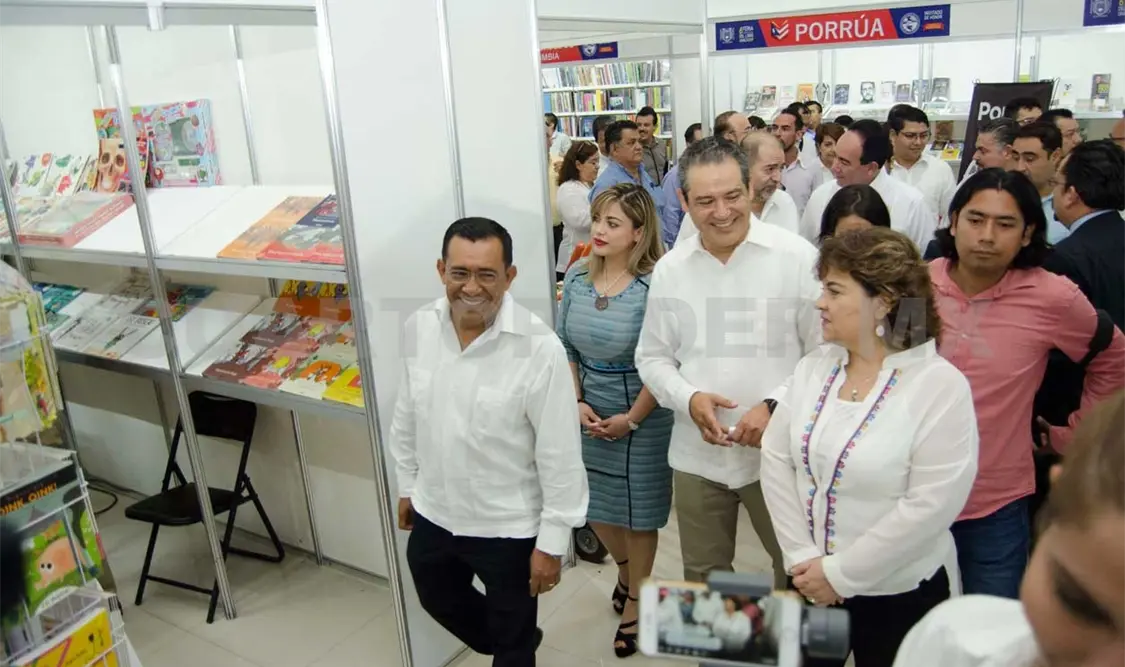 Participa Congreso en Feria Internacional del Libro