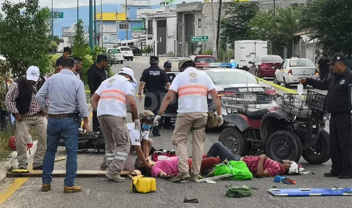 Tres heridos en choque de motocicletas