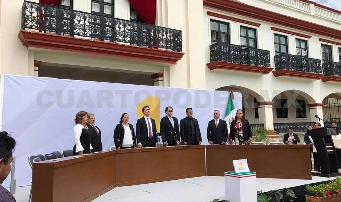 Edil abandona a regidora a su suerte