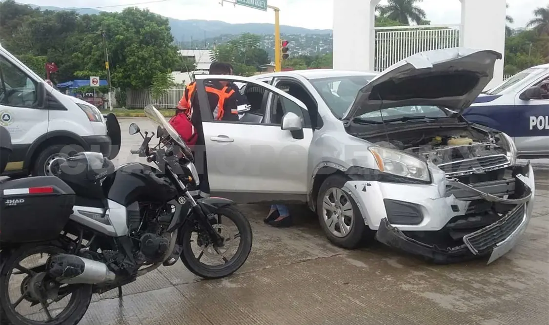 Cuatro lesionados en choque de colectivo