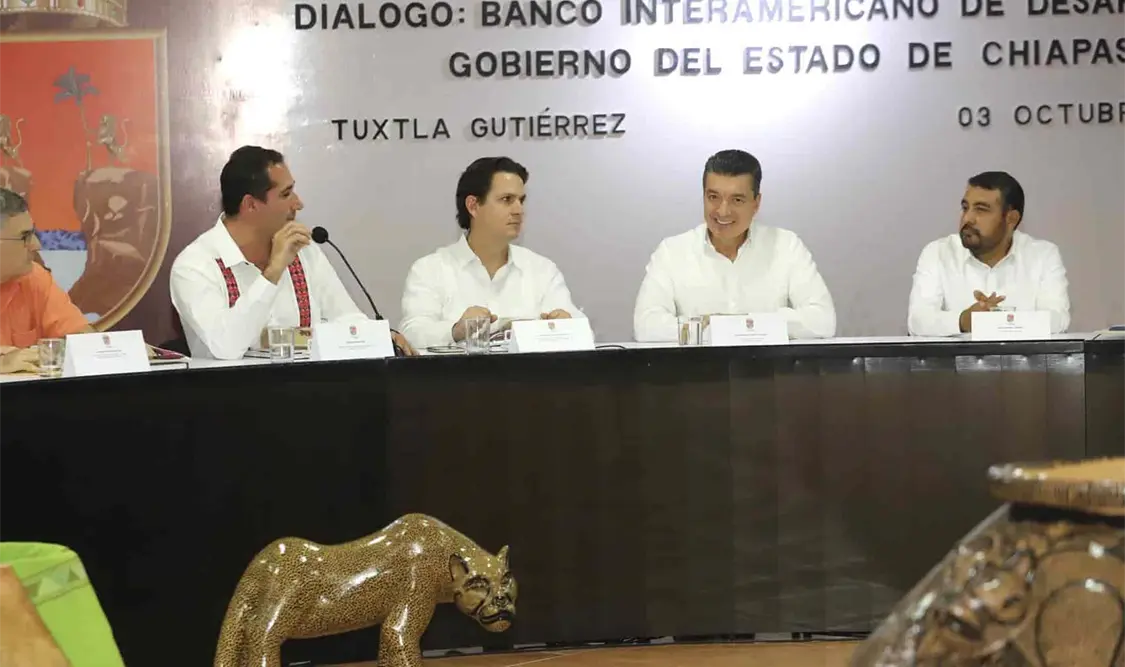 El gobernador se reunió con personal directivo y miembros del BID. CP