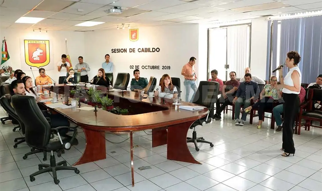 Comparecen ante el Cabildo funcionarios