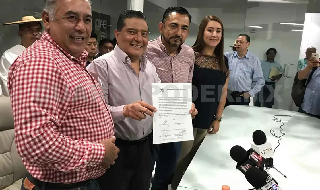 Lideresa de diputados del PRI es destituida