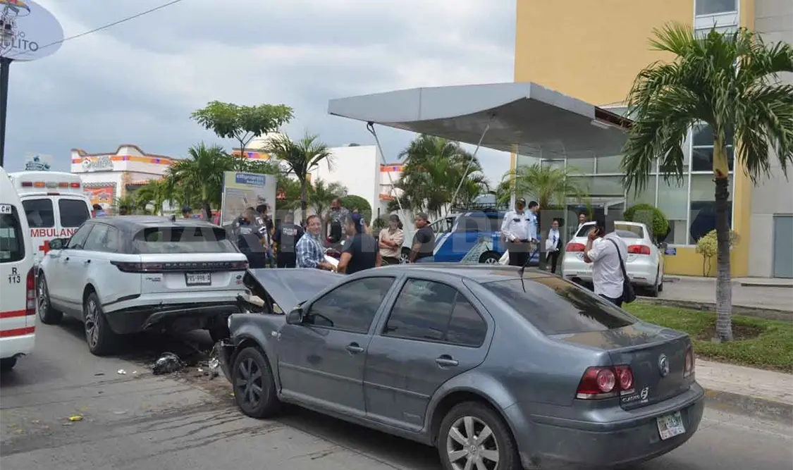 Un lesionado en aparatosa carambola