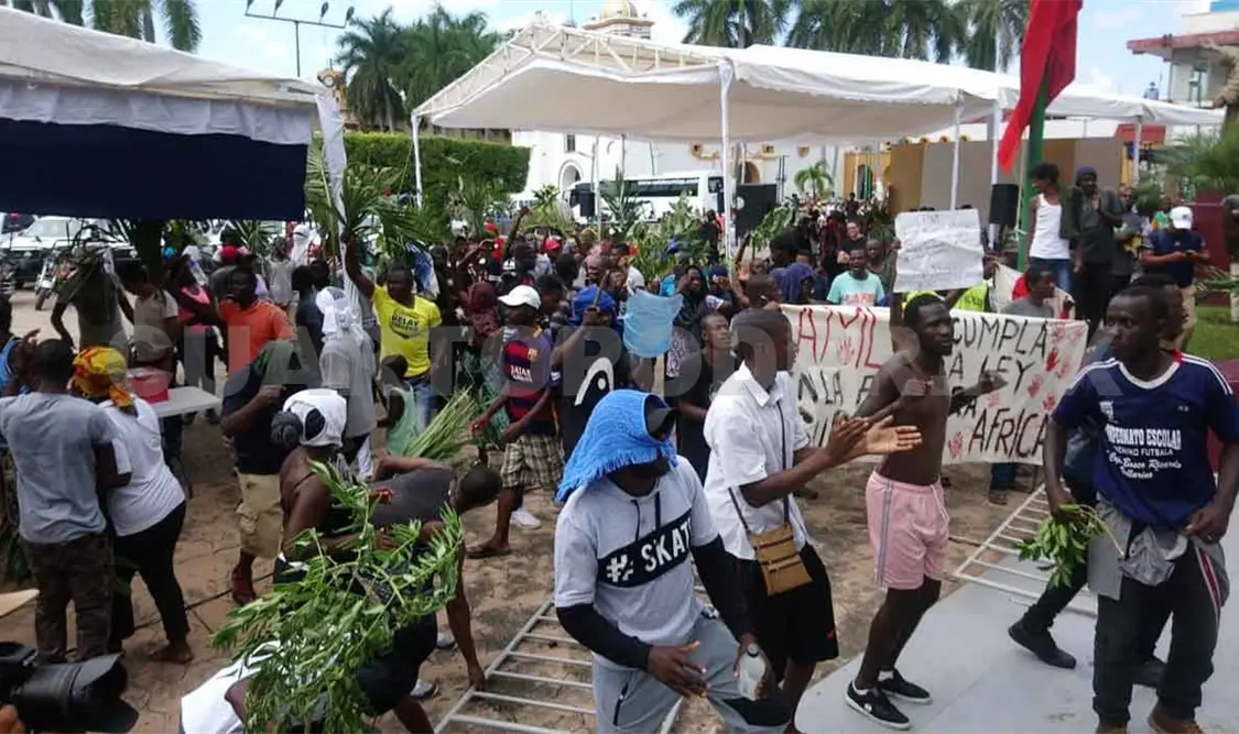 Conato de enfrentamiento en marcha de africanos
