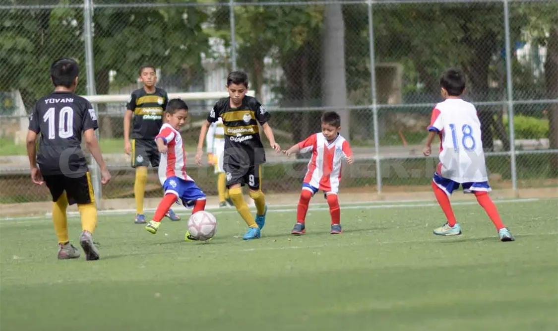 Presentan equipo de futbol de sordos