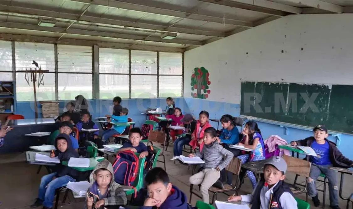 Escuela en mal estado pone en riesgo a niños