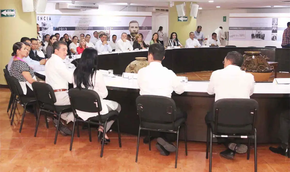 Exhortó a las y los integrantes a desempeñar el encargo de forma honorable y comprometida. CP