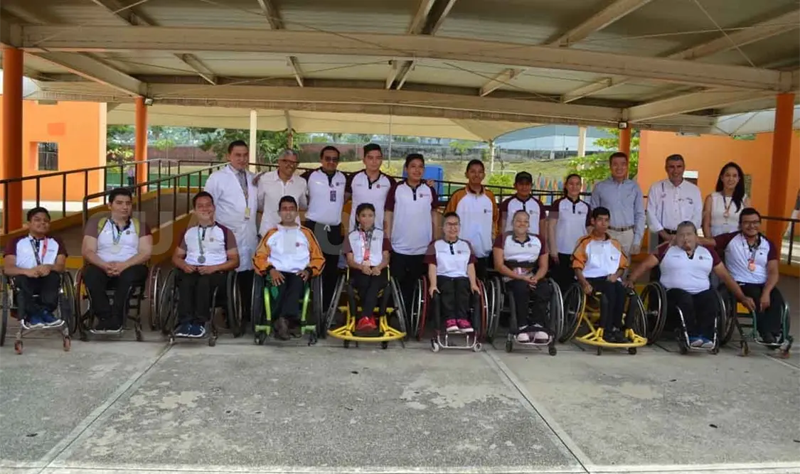 Atletas reciben la visita de REC