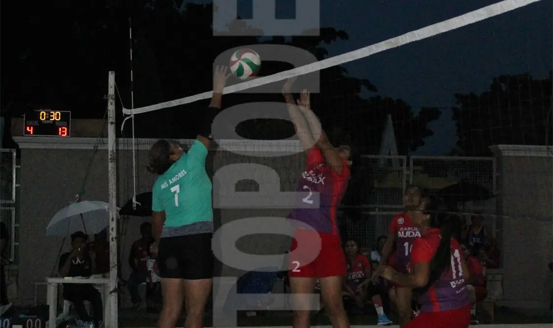 Gran disputa se vive en la rama femenil, pues dos equipos tienen la misma cantidad de puntos. Freddy Manga/CP