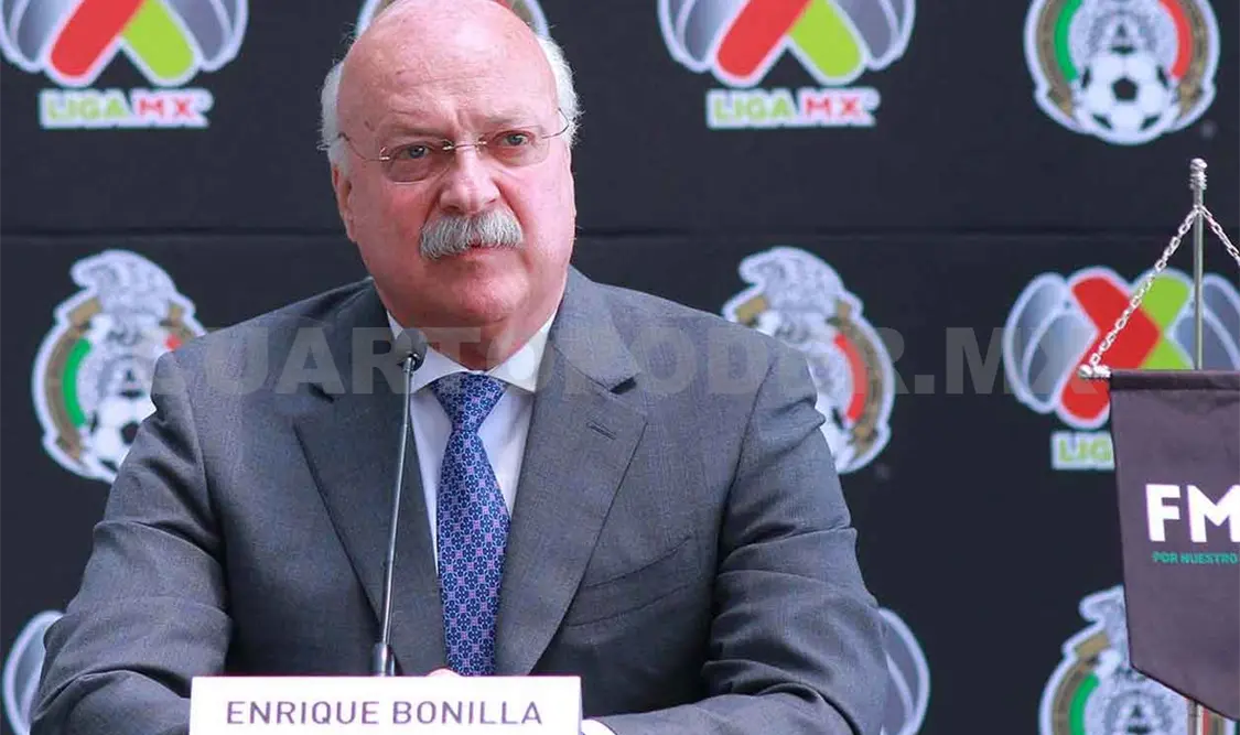 Enrique Bonilla visitó al plantel de los Tiburones