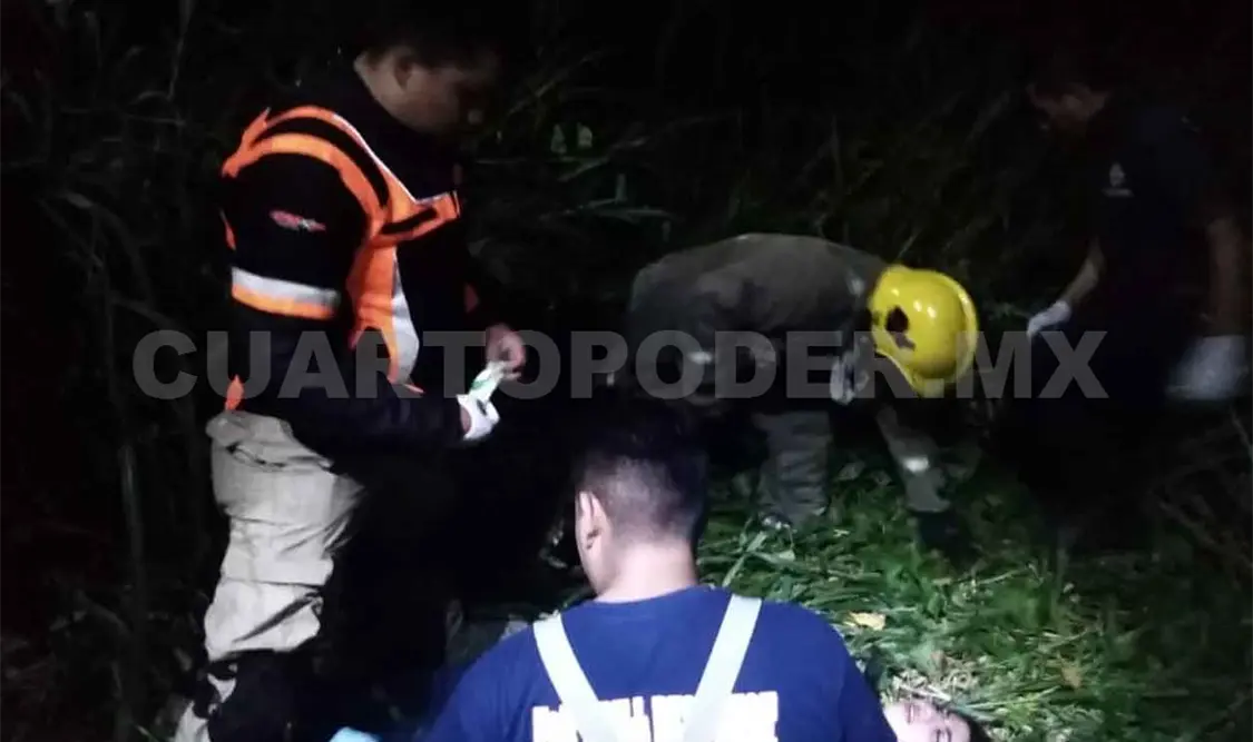 Jovencita se lanza de cabeza al río Sabinal