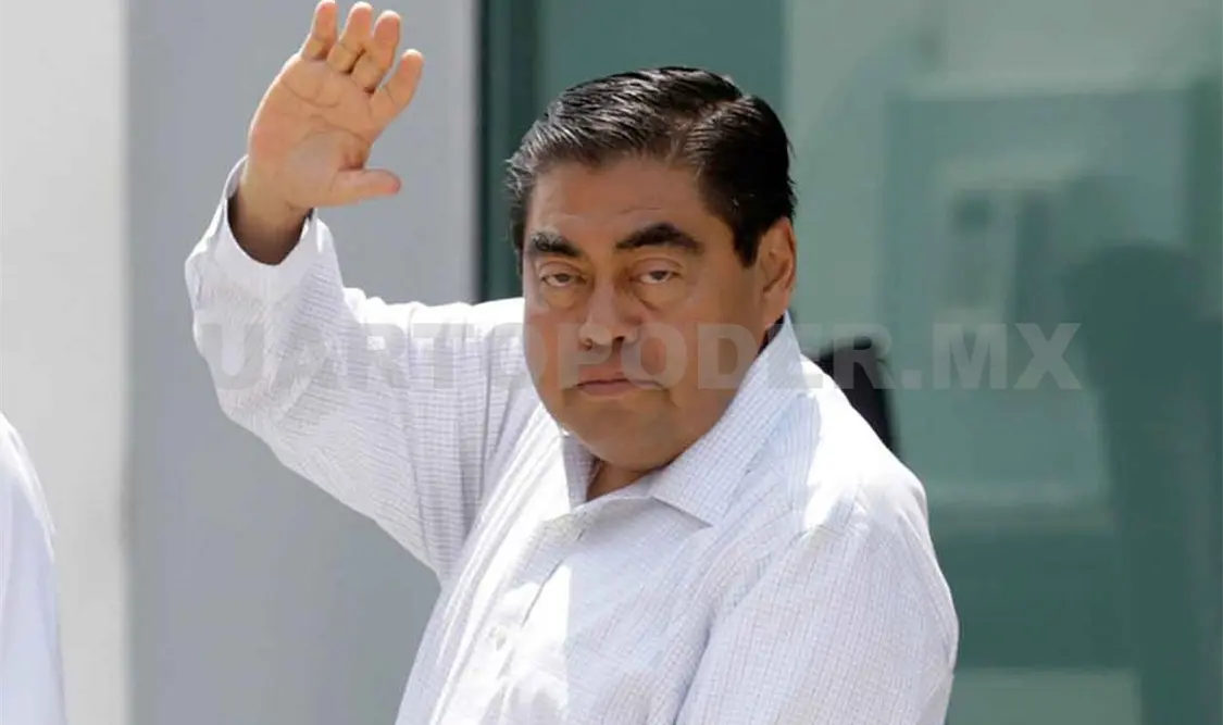 No se debe de meter con los muertos: Monreal