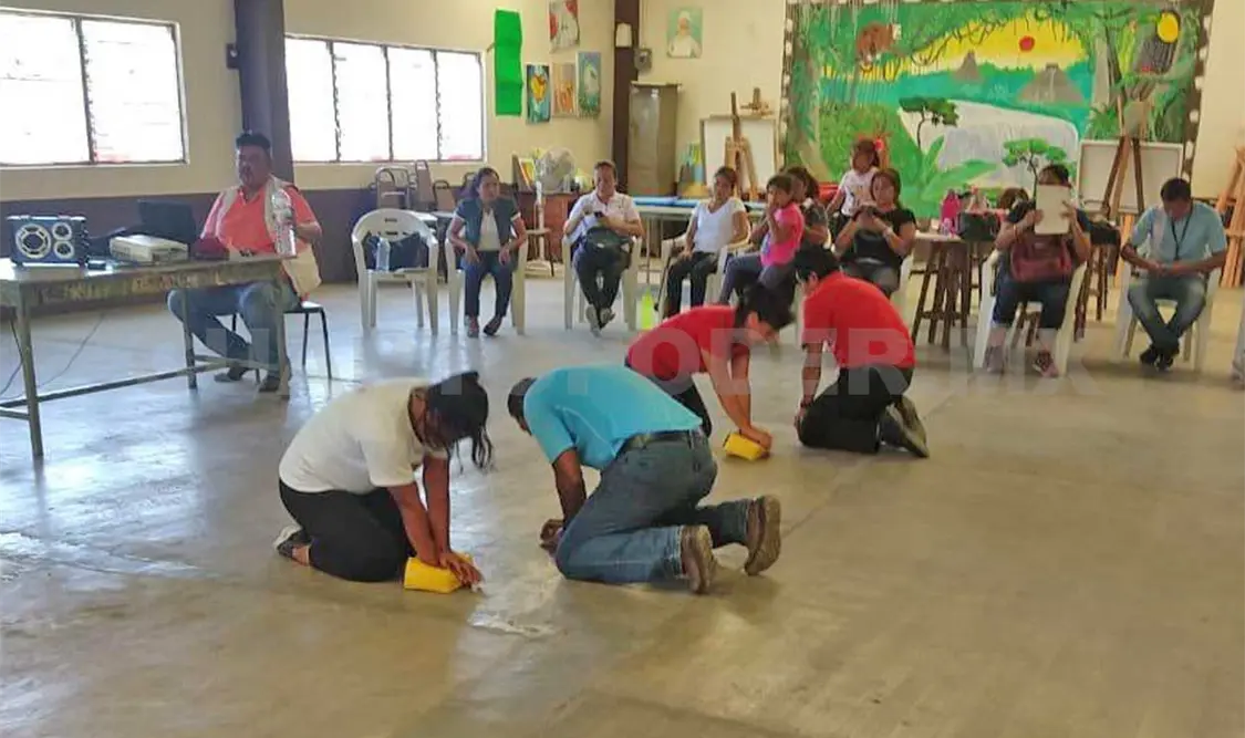 Taller de resucitación a docentes y estudiantes. Cortesía