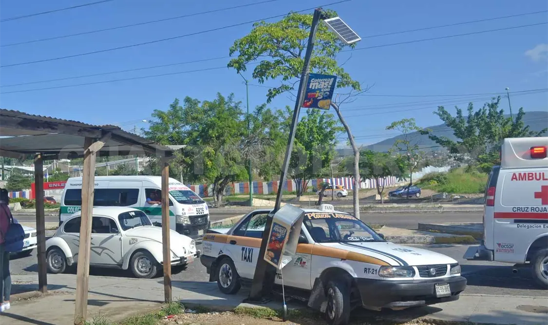 El percance ocurrió pasada las nueve de la mañana de ayer en el libramiento Norte Poniente, como referencia frente al Unicach. Rafael Cabrera / CP