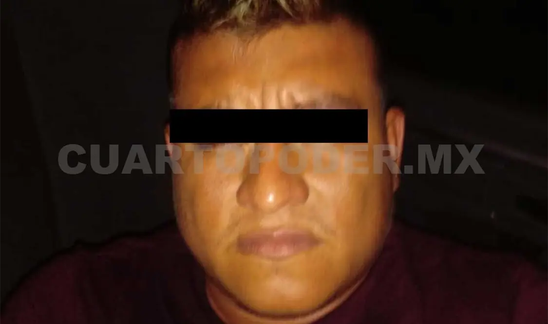 Detienen a sujeto por llevar pistola y droga