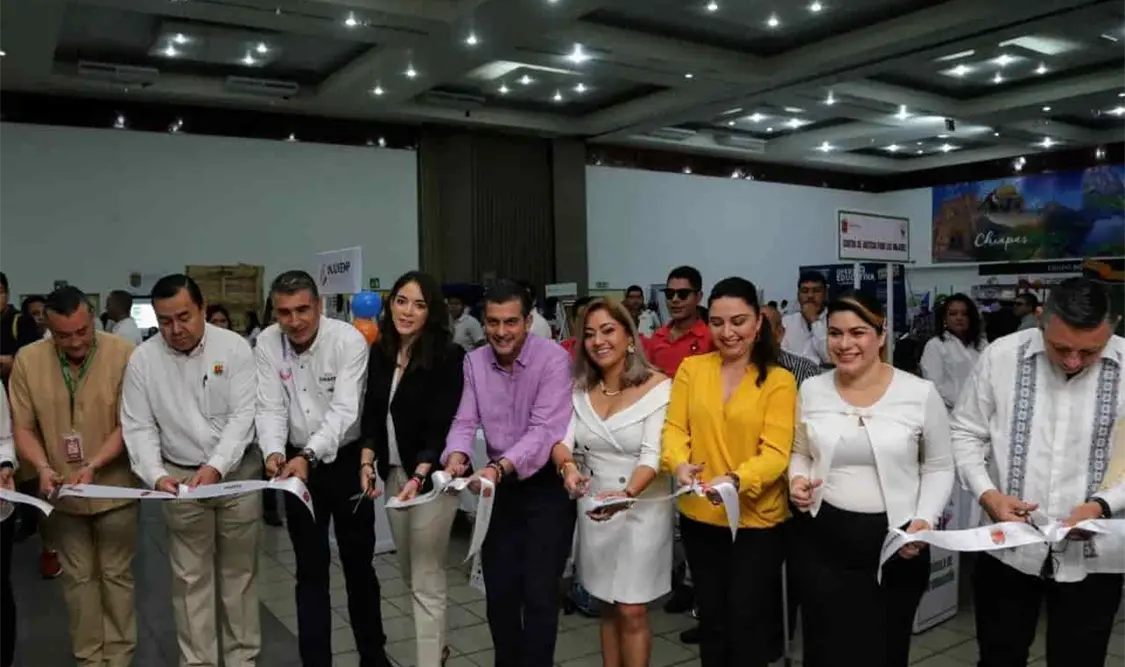 El secretario de Economía y del Trabajo (SEyT), Yamil Melgar Bravo, inauguró la 2ª Feria de Empleo Tuxtla Gutiérrez 2019 con cerca de mil 500 espacios laborales. Cortesía