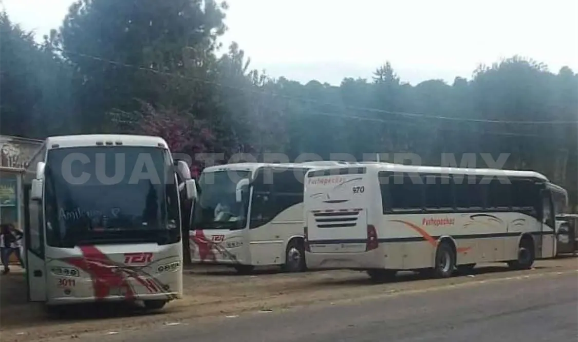 Normalistas liberan autobuses robados