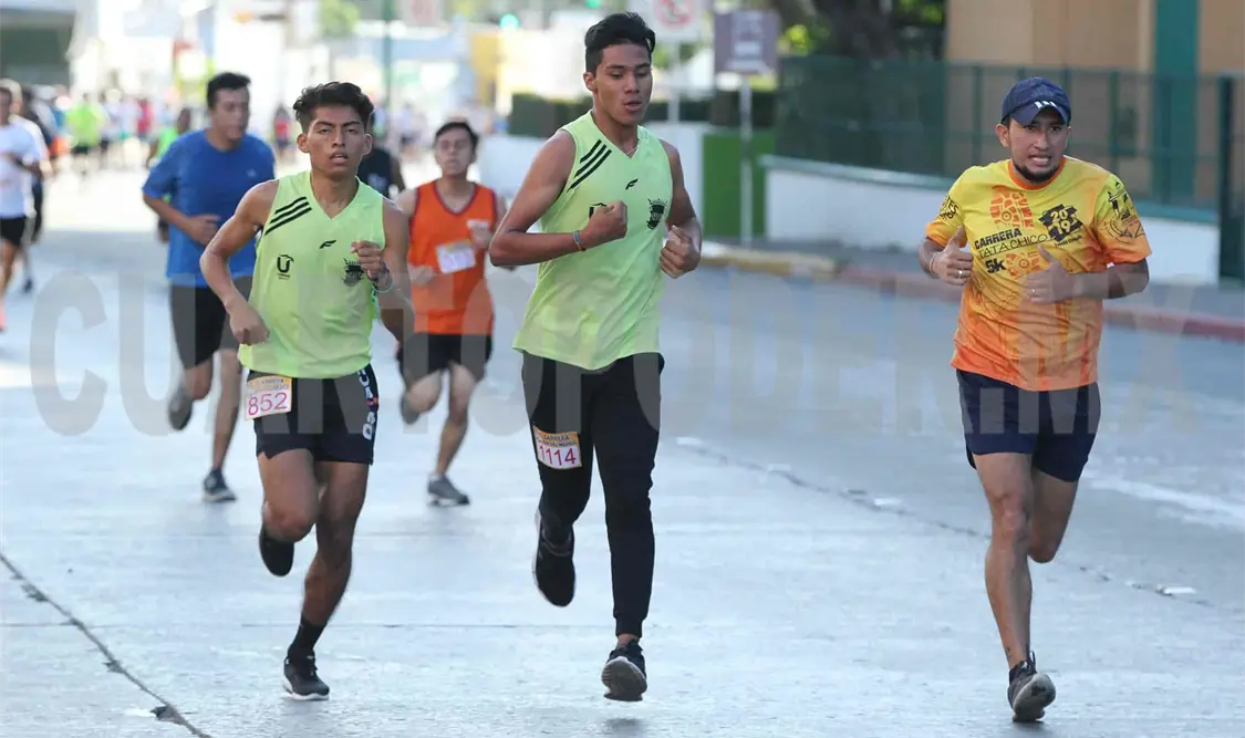 Impresionante ritmo impusieron los competidores, pues en menos de quince minutos llegaron a la meta los primeros corredores. Cortesía