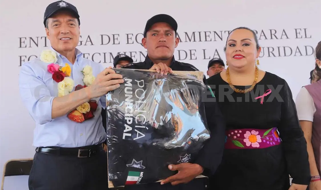 Encabeza REC entrega de equipamiento en Jitotol