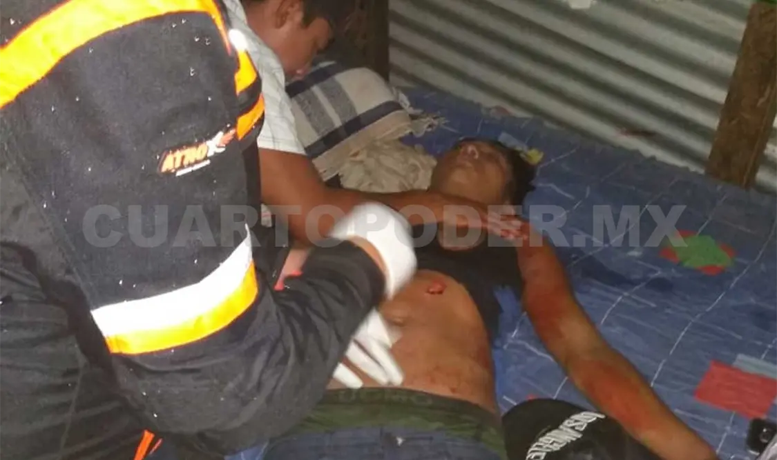 Acuchillan a joven en riña callejera