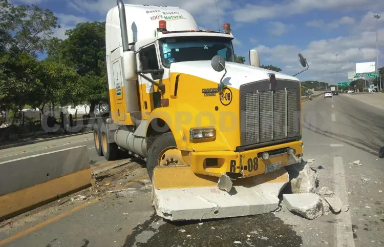 “Coloso” provoca destrozos y deja a pareja lesionada