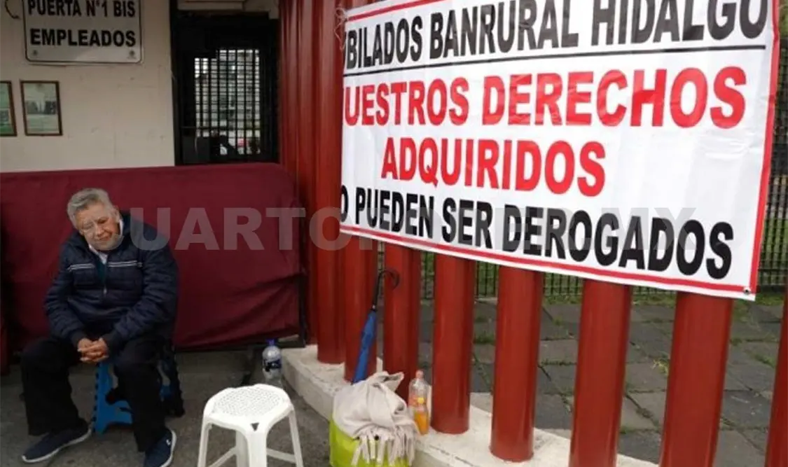 Jubilados de Banrural bloquearon San Lázaro