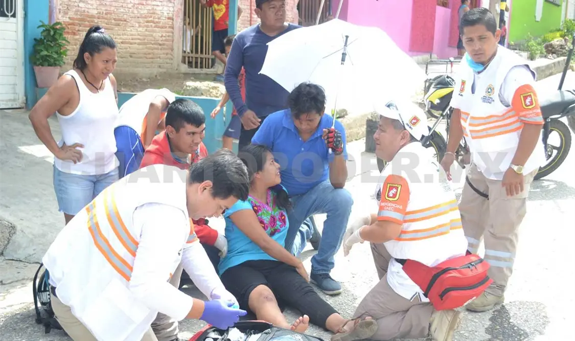 Se enreda la cadena de su motocicleta y derrapan