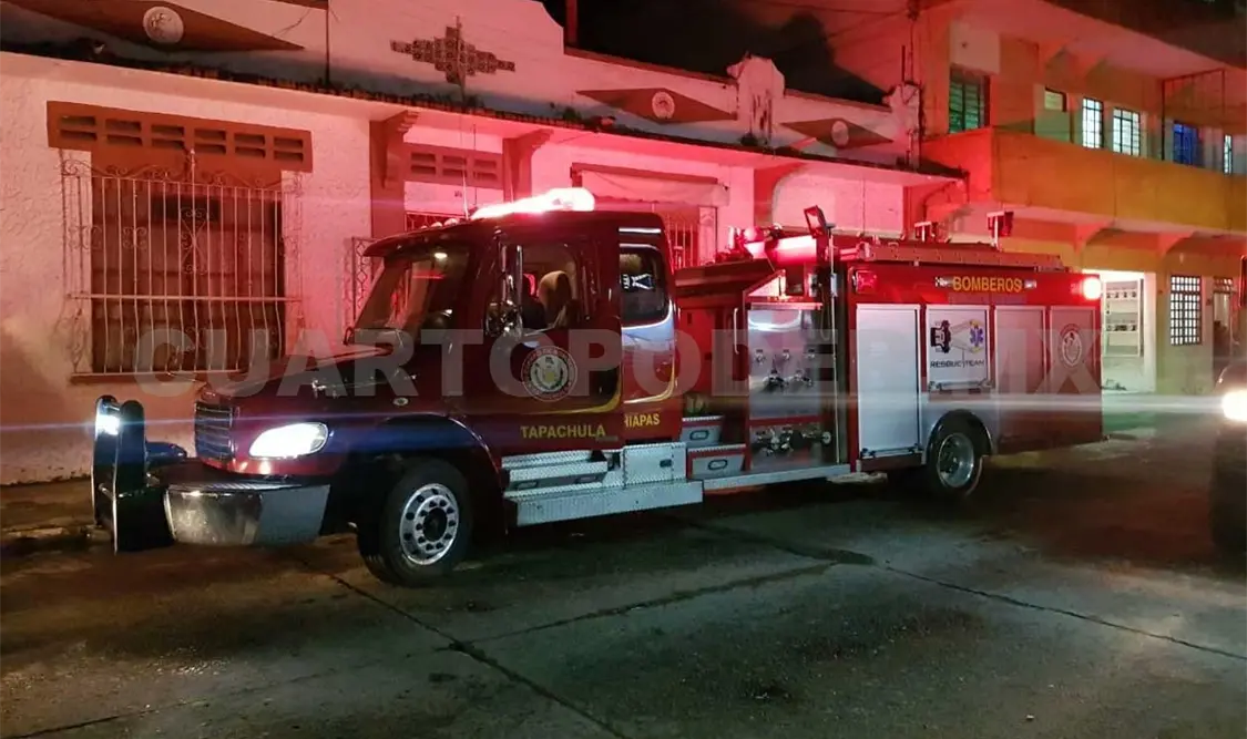 Voraz incendio provoca afectación en una casa