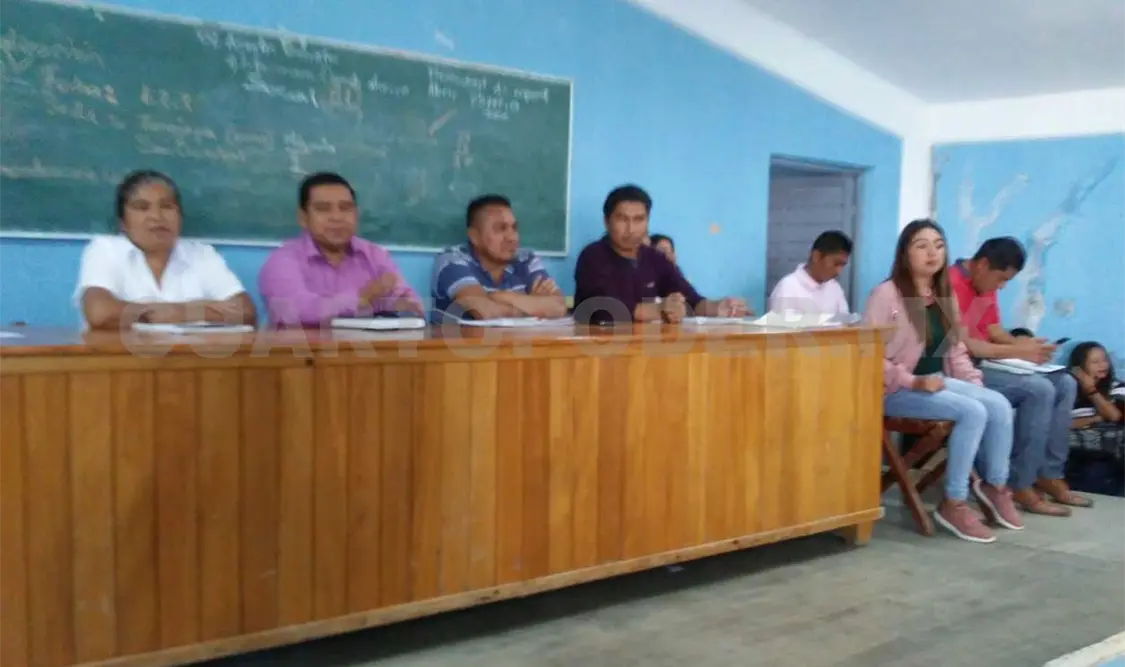 Maestros de incidencia demandan por pago