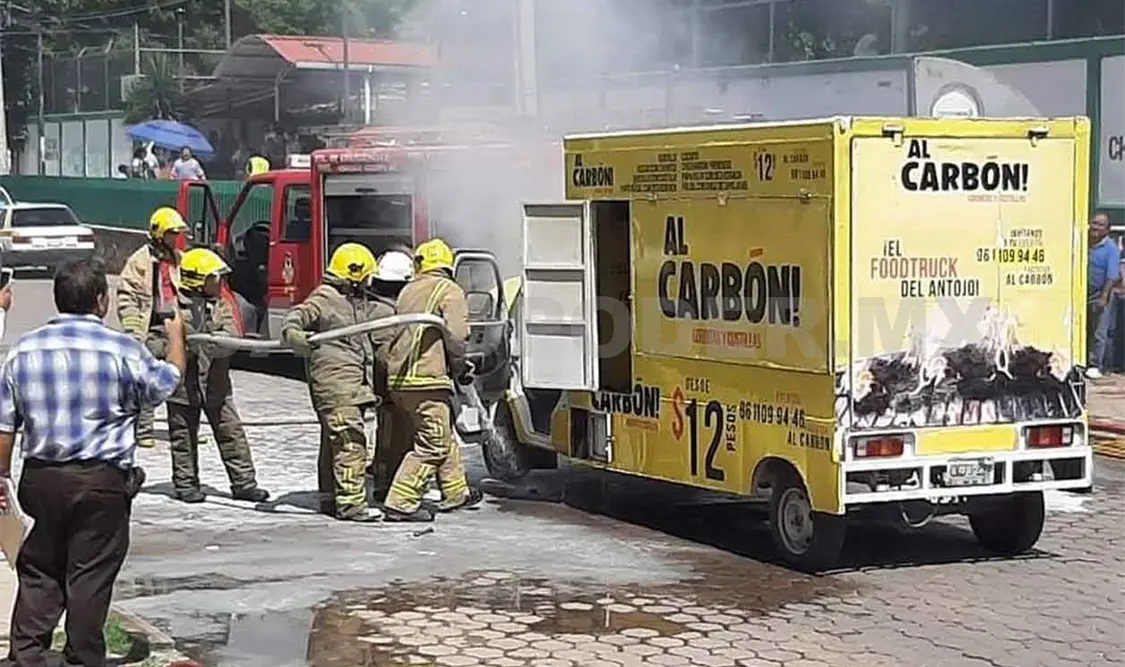 Se incendia Food Truck en el centro