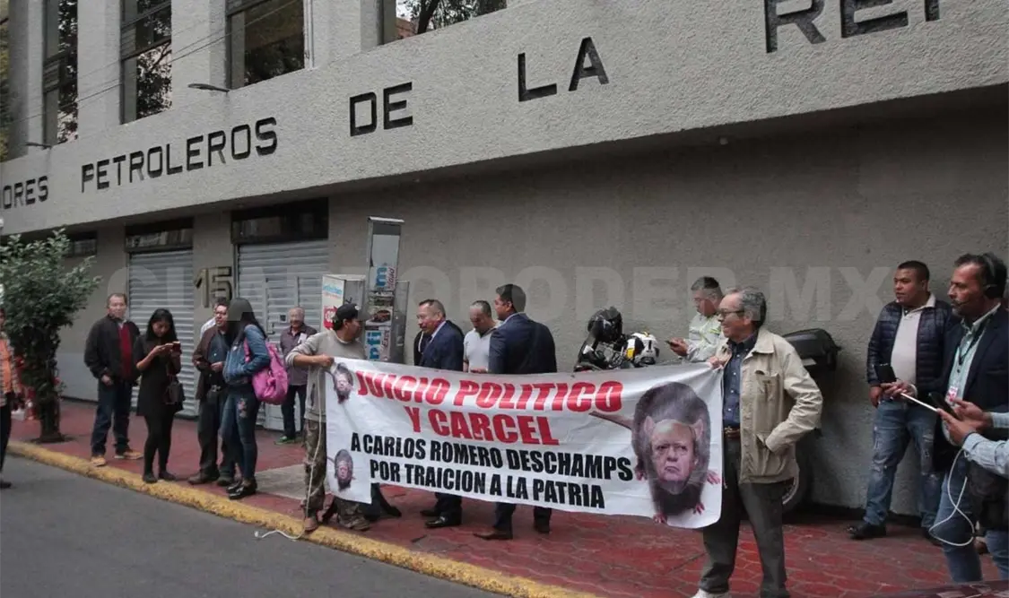 La Fiscalía pidió la intervención de Interpol para dar con el paradero de Romero Deschamps. Twitter