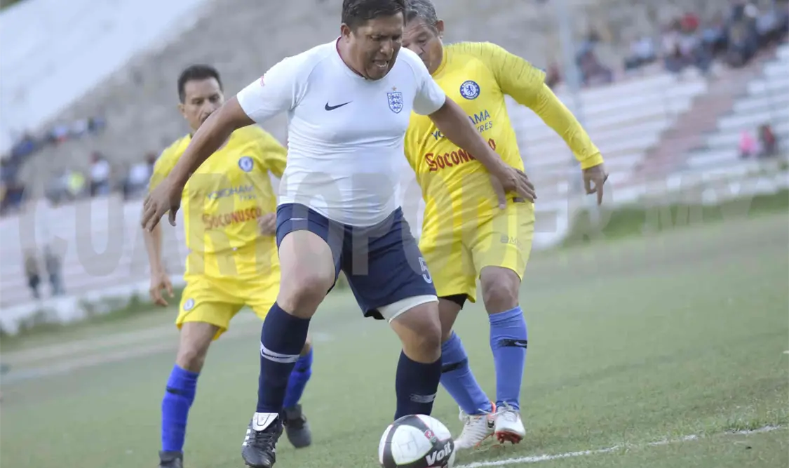 La disputa por el mediocampo fue de principio a fin, el dominio también fue intermitente, pero al final Exter acertó. Guillermo Ramos/CP