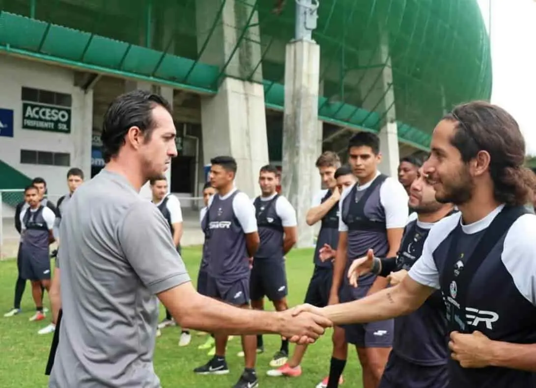 Meses atrás era jugador del equipo que ahora dirige, por eso es que le da mucha importancia a lo que jugador necesita para poder desempeñarse bien en el terreno juego. Cortesía