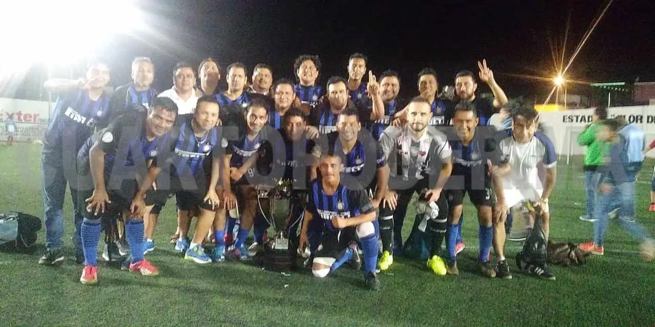 Manteniendo dominio en el terreno de juego, el cuadro “neroazzurri” consiguió el primero de los dos títulos que pelea. Freddy Manga/CP