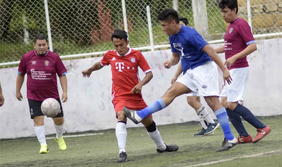 Kevin Álvarez destacó en el triunfo de su equipo al marcar tres goles, los cuales lo colocan entre los máximos anotadores del actual torneo. Guillermo Ramos/CP