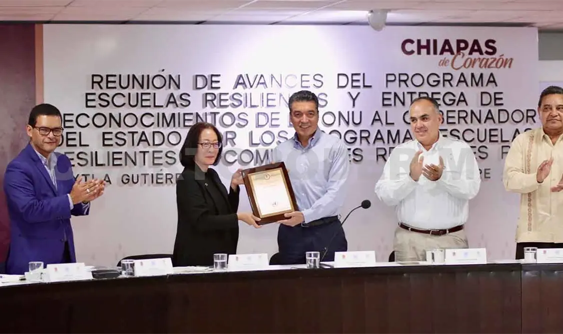 Recibe REC reconocimiento por avances en resiliencia