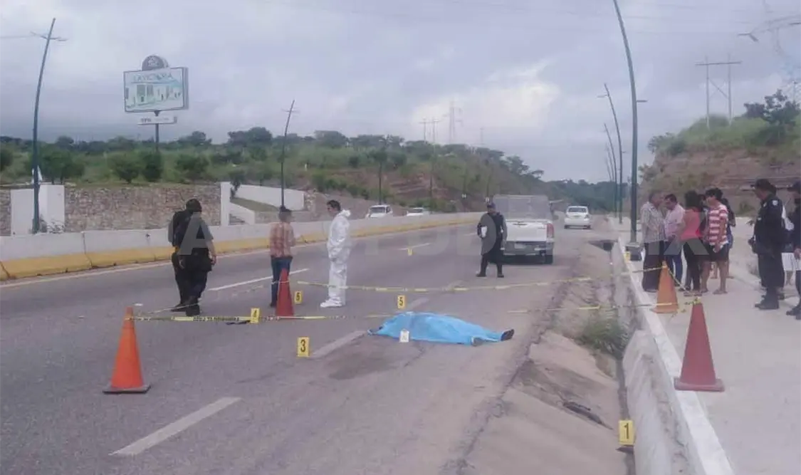 Muere peatón arrollado por vehículo desconocido