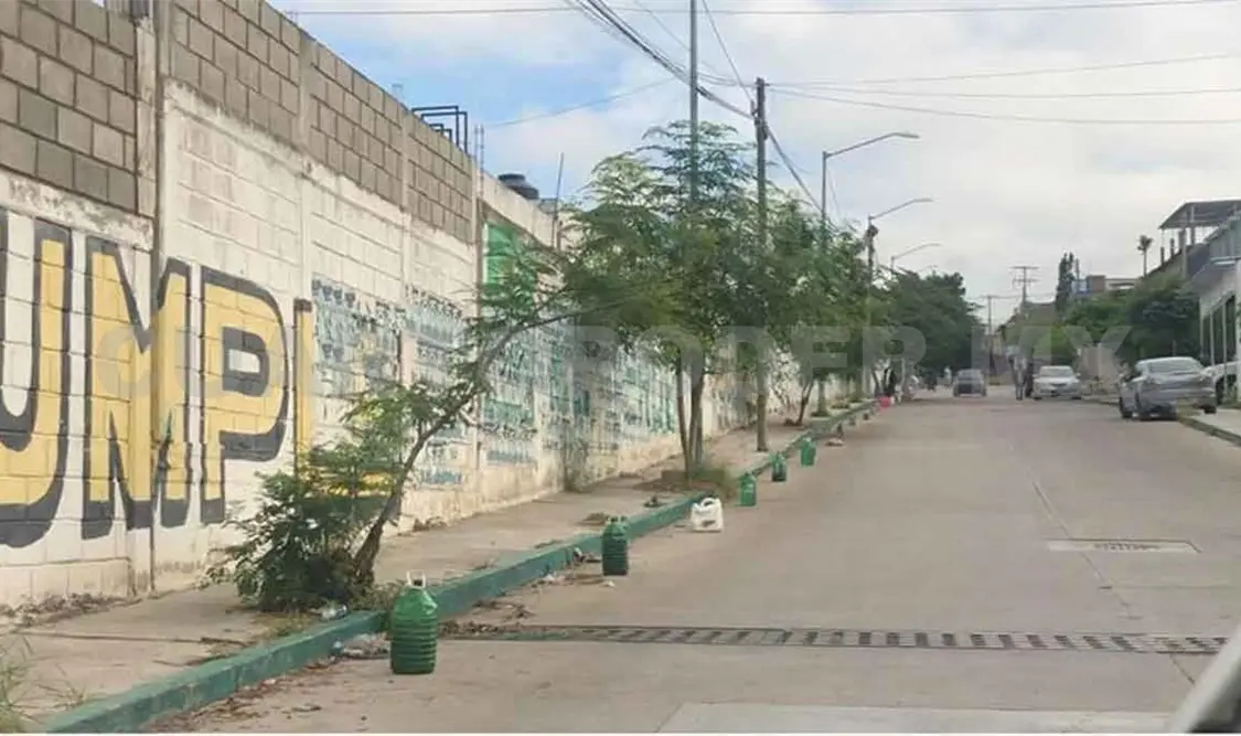 Franeleros toman calle en Pedregal San Antonio