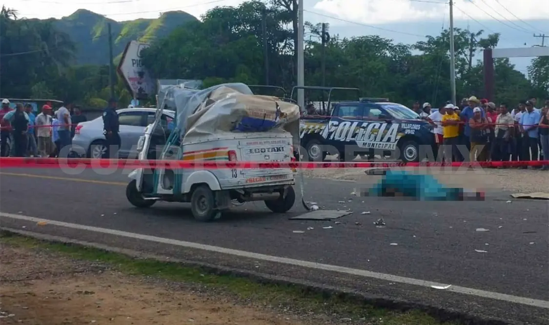 Mototaxista fallece por impactarse en automóvil