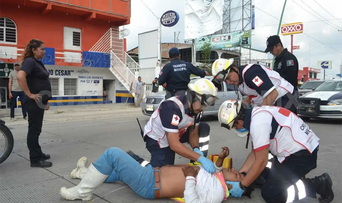 Con tres costillas rotas quedó un motociclista