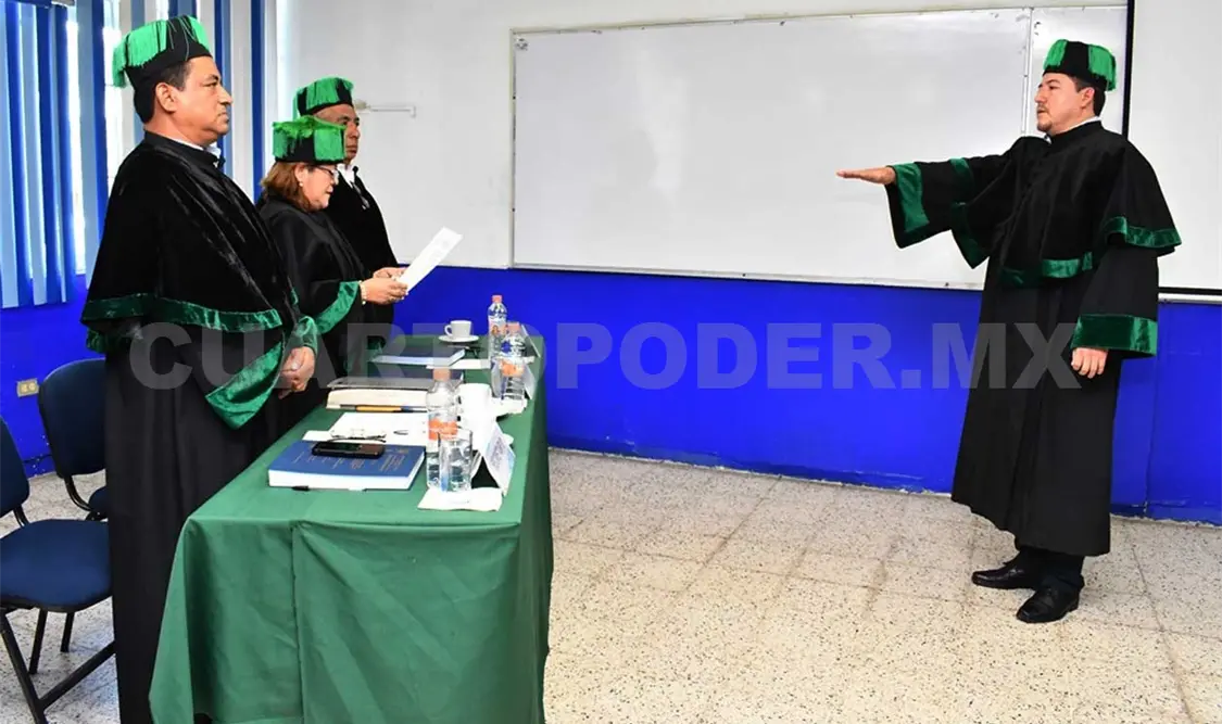 Eli Rodríguez Zacarías es el primer egresado de la Primera Generación de Doctorado en Gestión para el Desarrollo. CP